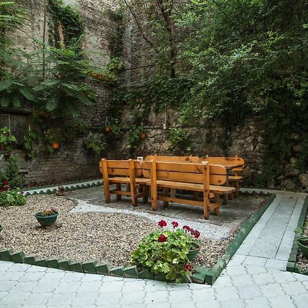 White Owl Hostel Belgrado Buitenkant foto