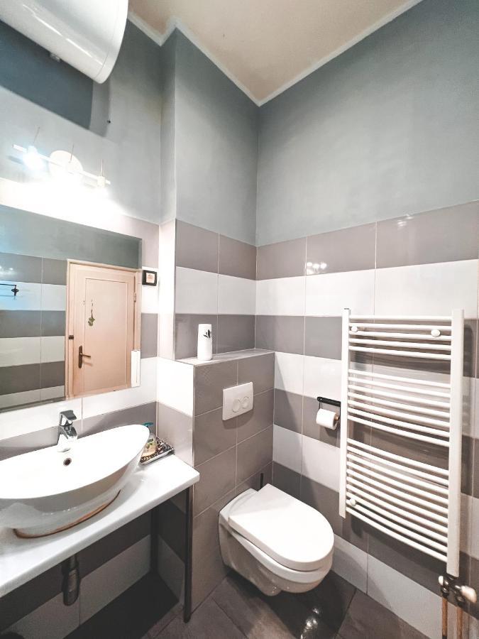 White Owl Hostel Belgrado Buitenkant foto