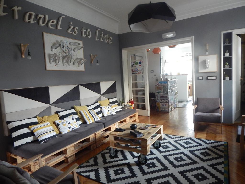 White Owl Hostel Belgrado Buitenkant foto